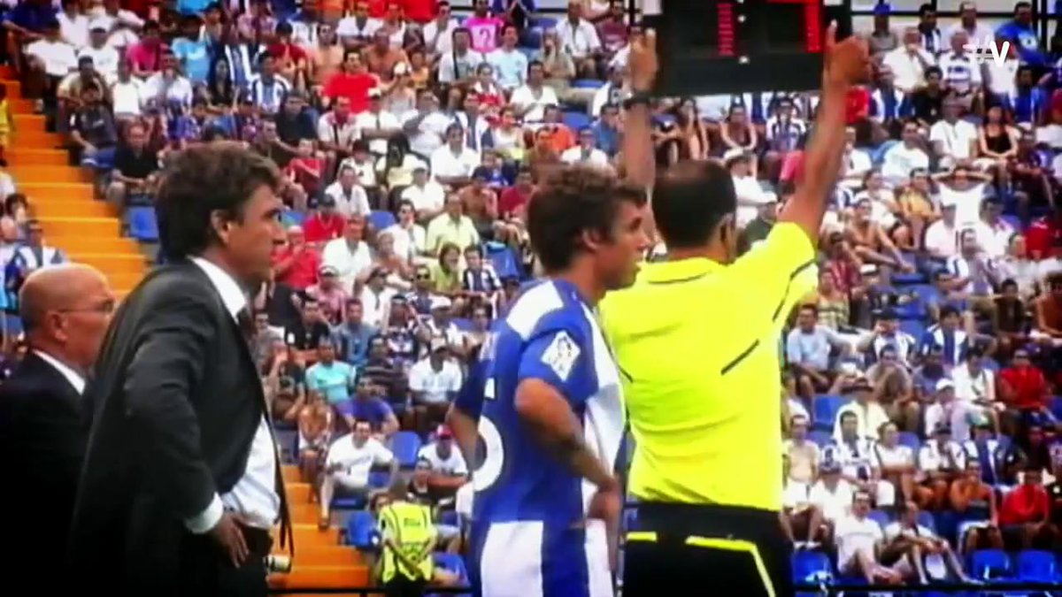 El Oviedo ha anunciado que Victor Camarasa será baja para cuidar su salud mental Sobre estos temas me gusta recomendar este video de Kiko Femenia y cómo sus compañeros le ayudaron con un ataque de ansiedad mientras estaba jugando.