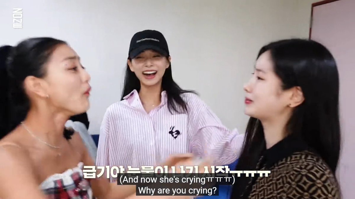 Dahyun crying the second she saw Jihyo Everyone laughing because Dahyun wore a cool dress just for the challenge Tzuyu pretending to cry too They're so 😭😭