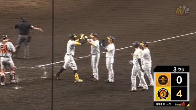 会心の一撃！3回裏、佐藤輝明選手が右中間スタンドへ第19号先制満塁ホームランを叩き込む！ #hanshin #虎テレ #阪神タイガース #ARE