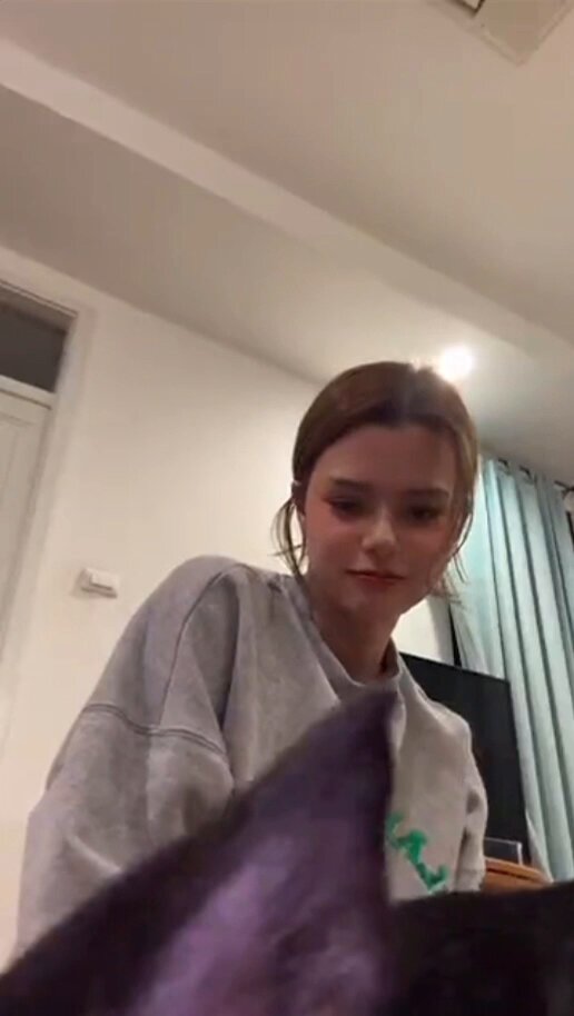 📹 | Becky's full Live on Instagram with Bonbon as special guest 🐶 #beckysangels #bonbonbaby007