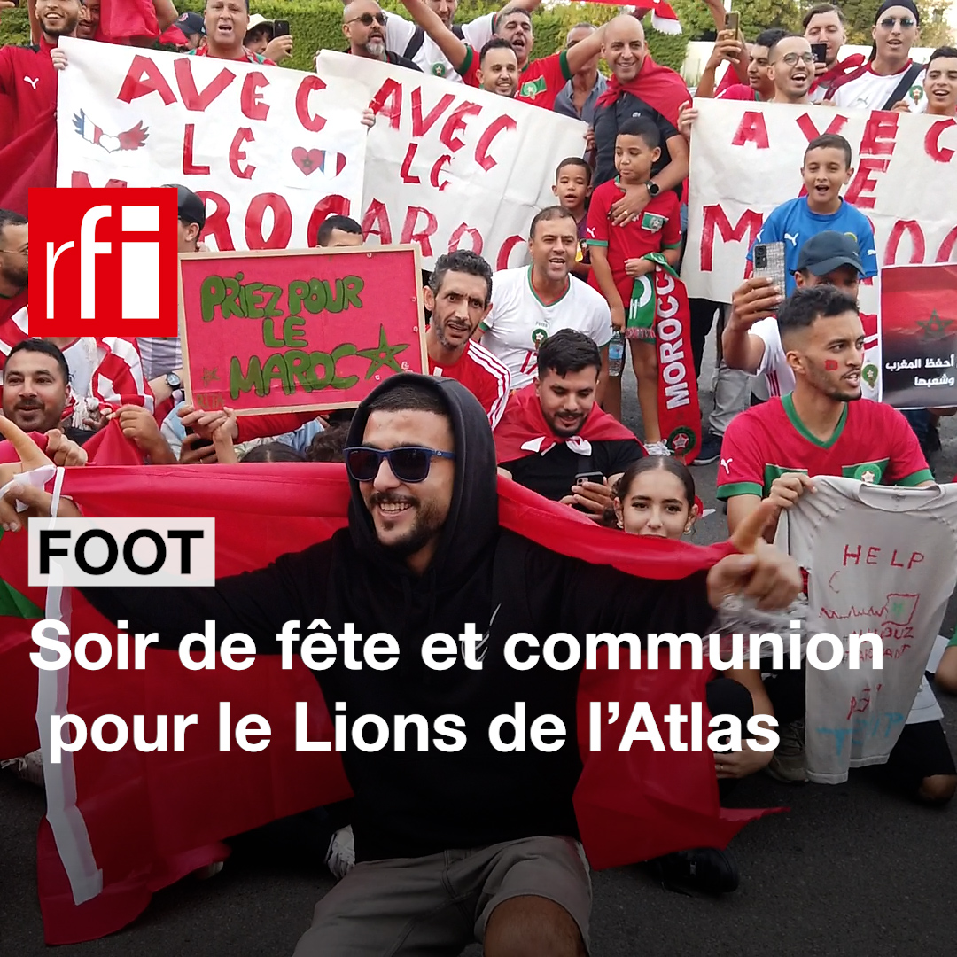 Quatre jours après le tremblement de terre au #Maroc un match amical a opposé les Lions de l’Atlas au #BurkinaFaso (1-0) à Lens dans le nord de la France. L'émotion était forte pour les joueurs et les 35000 supporters marocains présents. Équipe du Maroc RFI Radio Foot RFI #seismeMaroc