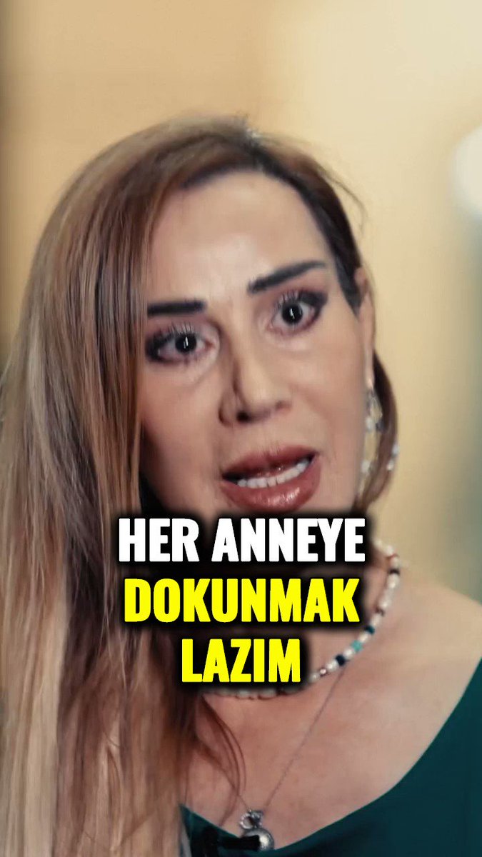Sanatçı Hozan Canê: “Her anneye dokunmak lazım. Acaba senin evladın böyle olsaydı ne hissederdin? Küçücük bir hücrede, askerler o hücreyi bastığında, sana işkence yaptığında ne hissedersin? Ben çok masum insanların orada yargılandığını, yeni doğan bebeklerin acılarını gördüm. Her tür işkencenin çeşidini gördüm..” Meral Akşener TenkilFelaketinde ÇocukOlmak