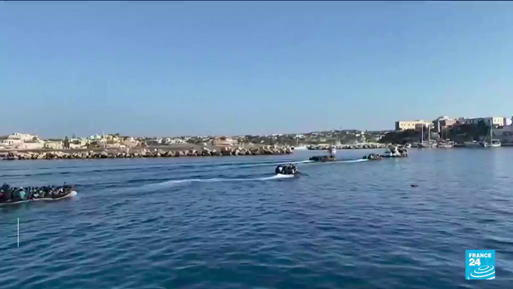 🇮🇹 Dozens of boats overcrowded with migrants arrived at the Italian island of Lampedusa on Wednesday after setting off from Tunisia. 6,800 people arrived over the course of 24 hours - more people than the island's entire population, posing a fresh challenge to authorities 👇