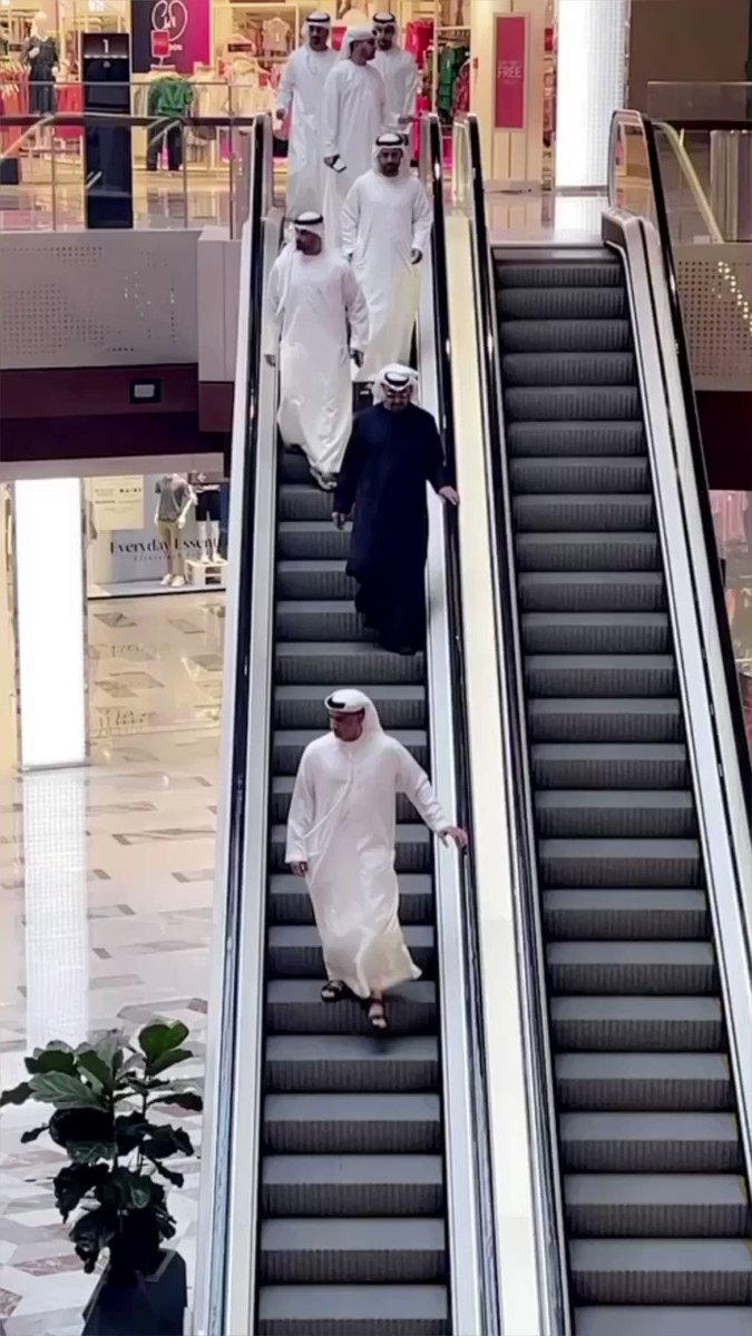 صاحب السمو الشيخ #محمد_بن_زايد آل نهيان، اليوم، في جاليريا مول بالعاصمة #أبوظبي حفظك الله ورعاك يا بوخالد ♥️🇦🇪