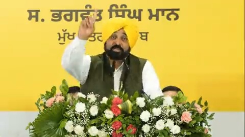 ਡੇਢ ਸਾਲ ਹੋ ਗਿਆ..ਇੱਕ ਰੁਪਏ ਦਾ ਵੀ ਦਾਗ ਮੁੱਖ ਮੰਤਰੀ ‘ਤੇ ਨੀ ਲੱਗਿਆ…ਸਭ ਦੇ ਕੰਮ ਹੋ ਰਹੇ ਨੇ..ਅਸੀਂ ਪਹਿਲਾਂ ਵਾਲਿਆਂ ਵਾਂਗ ਰਿਸ਼ਵਤ ਲੈਕੇ ਕੰਮ ਨੀ ਕਰਦੇ..ਸਗੋਂ ਪਿਆਰ ਨਾਲ ਸਭ ਦੇ ਕੰਮ ਕਰਦੇ ਹਾਂ..