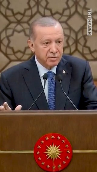 “Ben Cumhurbaşkanı olarak böyle çalışıyorum…” Cumhurbaşkanı Erdoğan genç kaymakamlara seslendi: Uykum 5, bilemediniz 6 saat. Gece eve gidişlerim bazen 12 bazen 1… İlçelerdeki cumhurbaşkanı olarak da sizlerden de bunu bekliyorum.