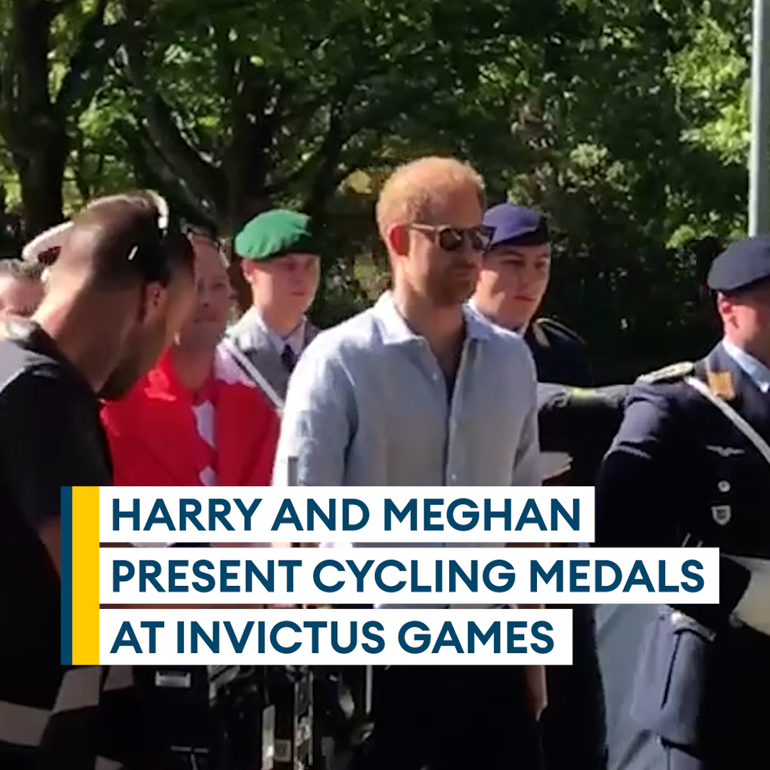 Watch this #InvictusGames medal ceremony get royal approval 👀 Prince Harry and Meghan presented medals for the cycling time trial events – which included medallists James Rogers 🥇, David Jarvis 🥇 and Bob Grantham 🥉 from #TeamUK 🇬🇧 #IG23 👉