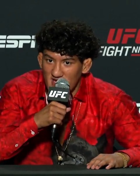 Raul Rosas Jr. sees Sean O'Malley as an "interesting" fight, but believes the champ will "probably be gone" by the time he earns a title shot 🏆 #NocheUFC