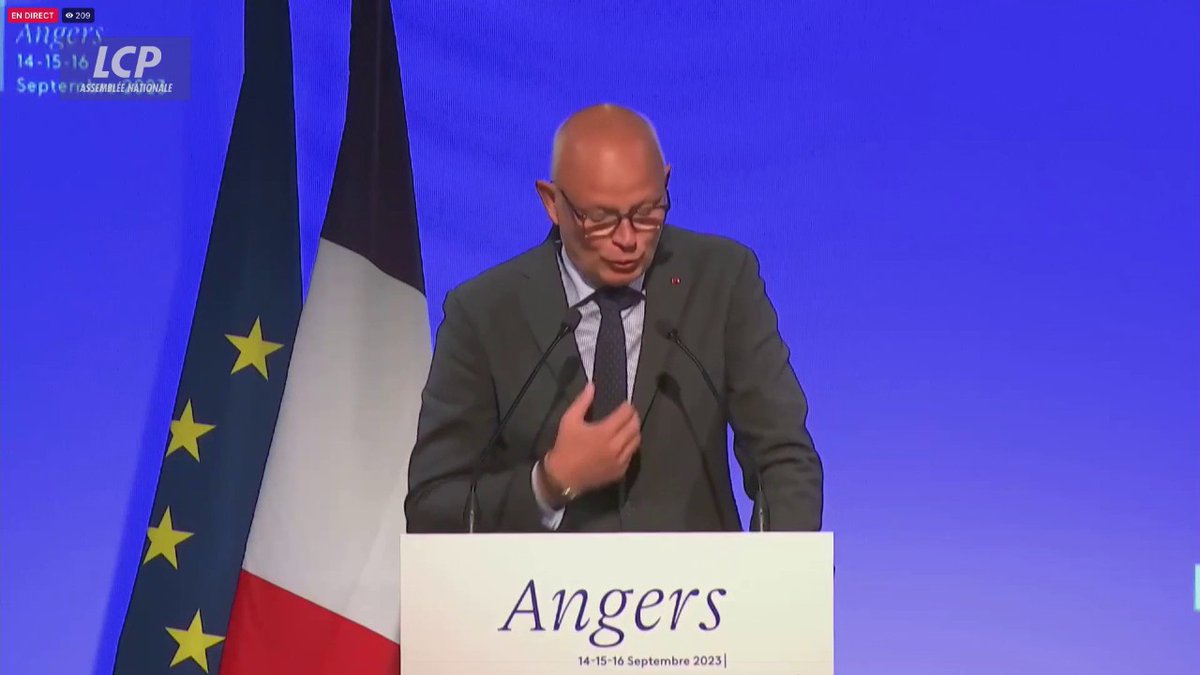 "Nous voulons porter le combat contre la règle funeste du non-cumul des mandats", assume Edouard Philippe. #DirectAN