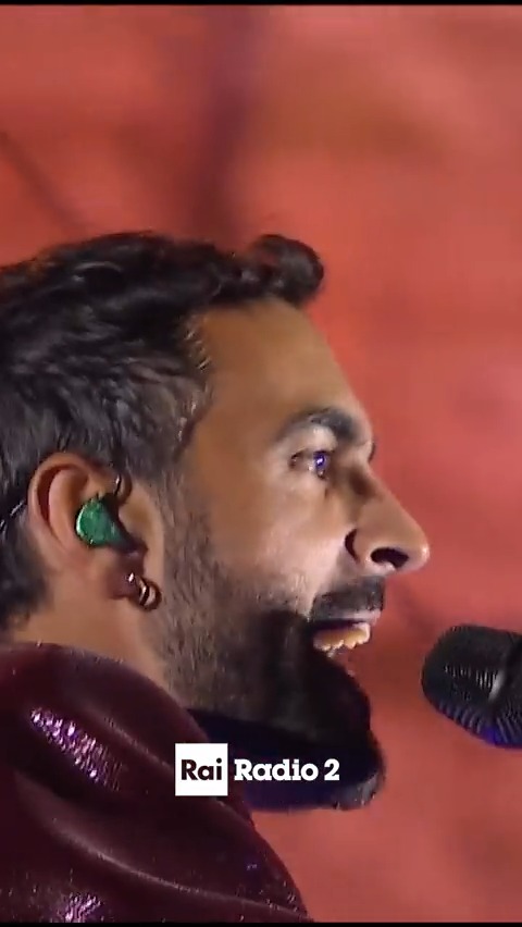 🎶 Se questa è l'ultima canzone e poi la luna esploderà Sarò lì a dirti che sbagli, ti sbagli e lo sai Qui non arriva la musica 🎶 Marco Mengoni canta “Due Vite” all’Arena di Verona per i #TimMusicAwards23 #TIMMusicAwards