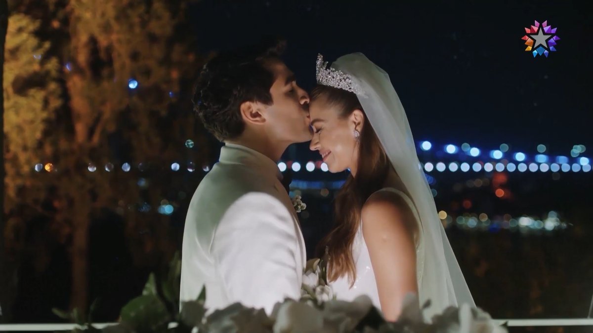 Seyran ve Ferit evlendi! 😍 #SeyFer #YalıÇapkını yeni sezon ilk bölümüyle STAR TV’de devam ediyor! #YalıÇapkını bir OGM Pictures yapımıdır.