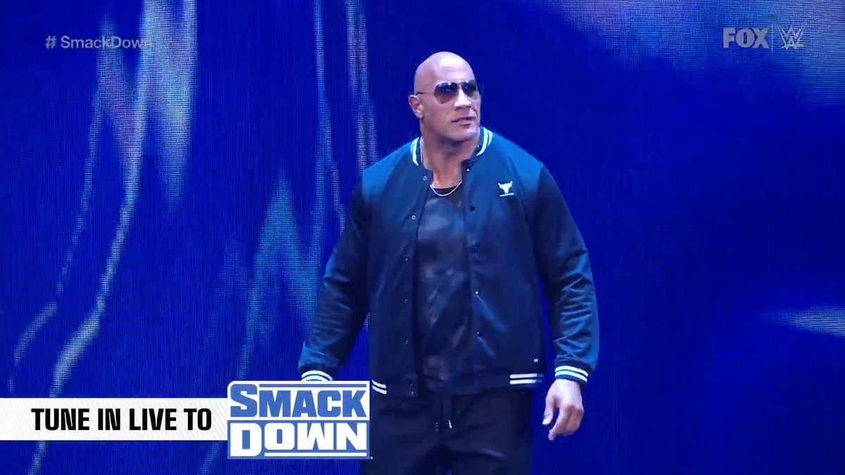 😱😱😱 Dwayne Johnson is here!!!!!!! #SmackDown
