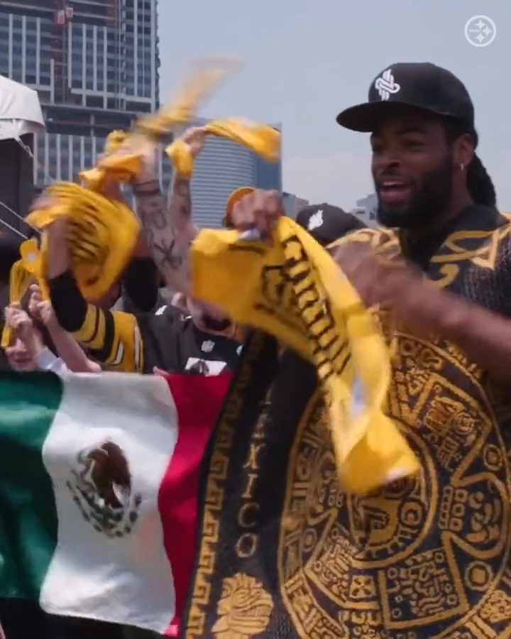 De parte de sus Pittsburgh Steelers, le deseamos un Feliz Día de la Independencia a nuestra segunda casa. 🖤💛 ¡VIVA MÉXICO! 🇲🇽🎉