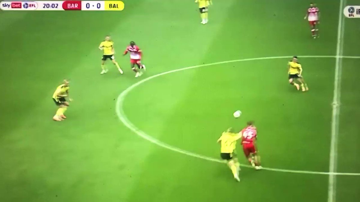 Devante Cole beautifully bends it into the corner of the goal. He’s on fire! 🔥 Barnsley 1-0 Burton