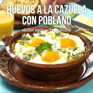 ¡No hay nada mejor que desayunar unos deliciosos huevos a la cazuela con poblano! #kiwilimon #recetas Receta 👉