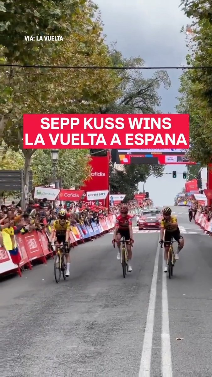 What a moment for Sepp Kuss crossing the line with Jonas Vingegaard and Primoz Roglic! ❤️ #LaVuelta23 (Via: La Vuelta)