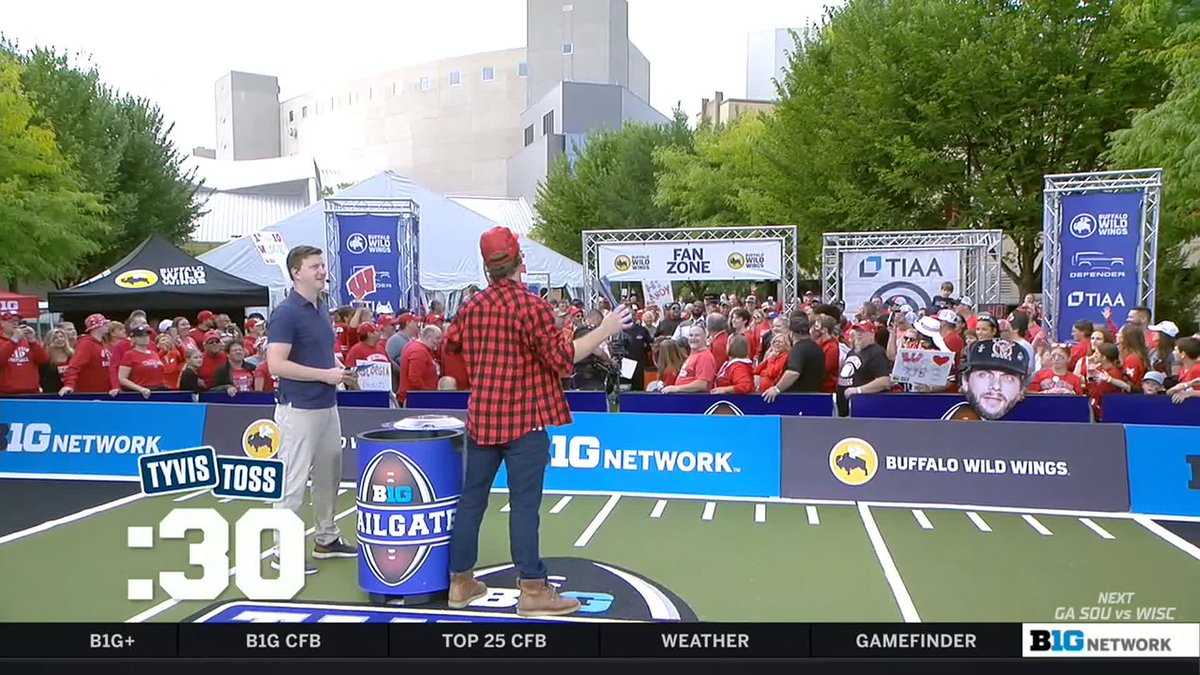 "Catch these balls, dude! They're on the mark." 🤣 Comedian Charlie Berens showed off the arm in Tailgate's latest 𝘛𝘺𝘷𝘪𝘴 𝘛𝘰𝘴𝘴.