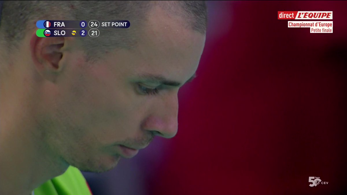 😍 La France revient dans le match en remportant le 3e set !!! Les Bleus ne lâchent rien ! Suivez le match en direct sur notre antenne et dans votre espace TV > #lequipeVOLLEY