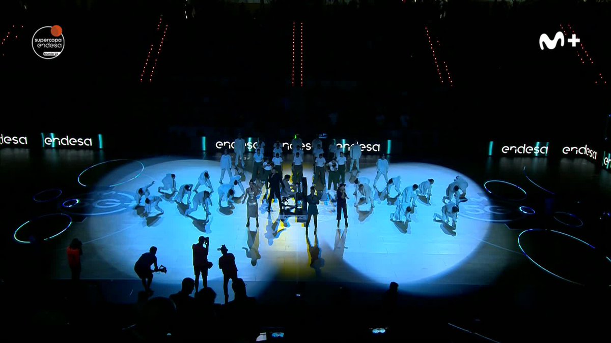 🪄 𝙂𝙖𝙡𝙡𝙞𝙣𝙖 𝙙𝙚 𝙥𝙞𝙚𝙡... Las voces de Belter Souls Los movimientos de Murcia Dance Center La magia al piano de Pablo de Torres Lo que ha pasado sobre la cancha de esta #SupercopaEndesa en Murcia ha sido, simplemente, MAGIA. ¡Pura emoción, Endesa Music Lover!