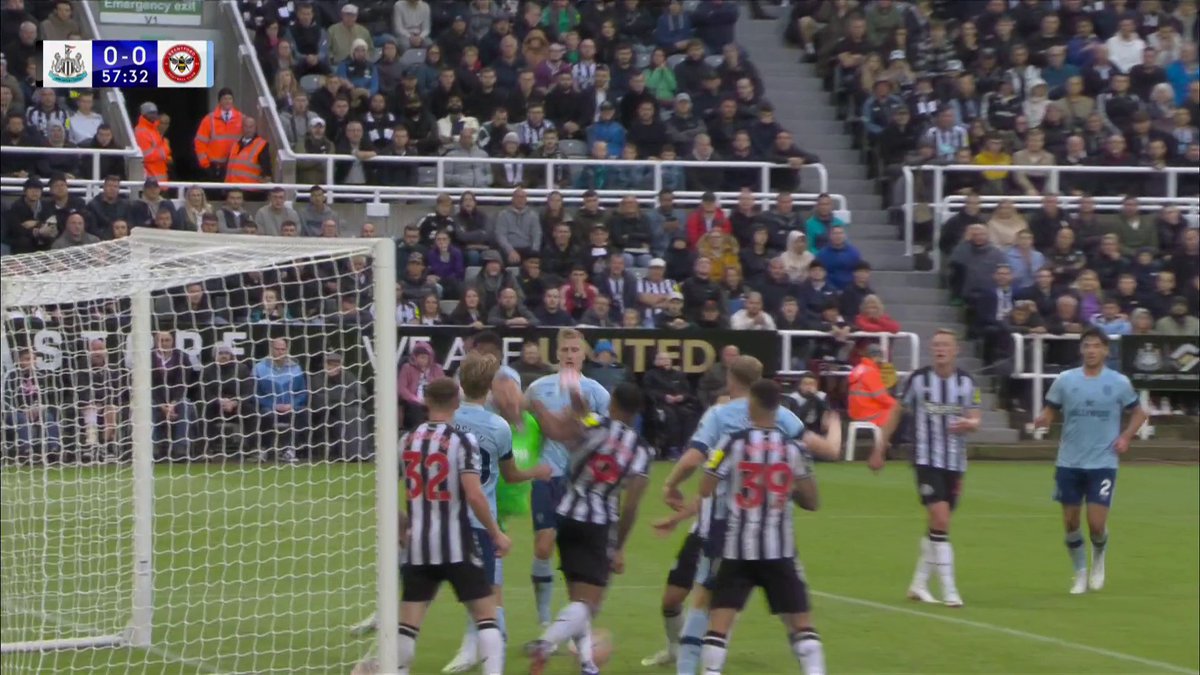 "This is really, really WEAK goalkeeping!" 🧤 Callum Wilson thought he'd given Newcastle the lead but it's disallowed for a foul on Mark Flekken! ❌