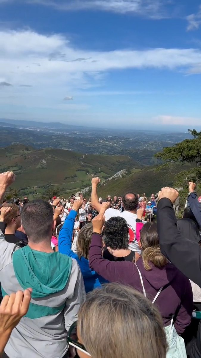 75 años después, los y las #SocialistasDeAsturias seguimos recordando a quienes fueron asesinados en el Pozu Funeres por defender la democracia y la libertad. ✊🏻 Frente a la intolerancia y la amenaza de involución, Funeres se alza como una atalaya de la libertad.