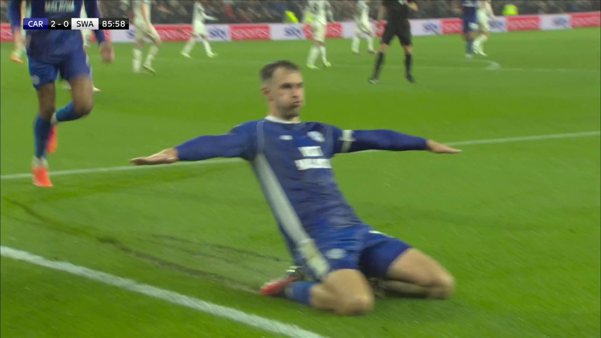 "IT WAS HIS DREAM TO SCORE AGAINST SWANSEA WITH A CARDIFF BADGE ON HIS CHEST!" Aaron Ramsey calmly slots home the penalty! 🥶