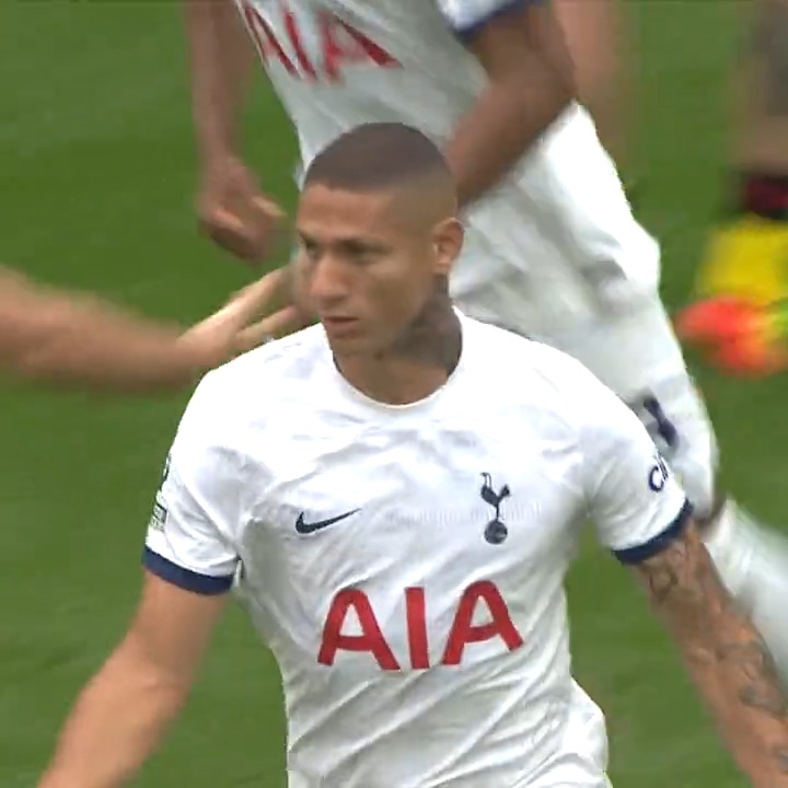 “He arrows his header in!” What a moment from Richarlison 🔥