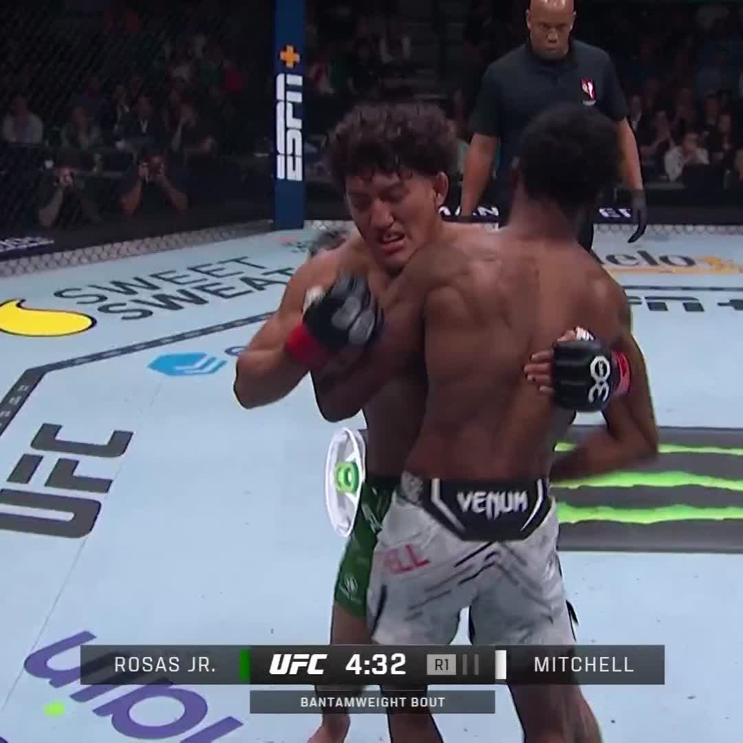 SE ACABAAAAAAA!!!!! Raul "El Nino Problema" Rosas Jr. 🇲🇽🇲🇽🇲🇽 #NocheUFC #VivaMéxico