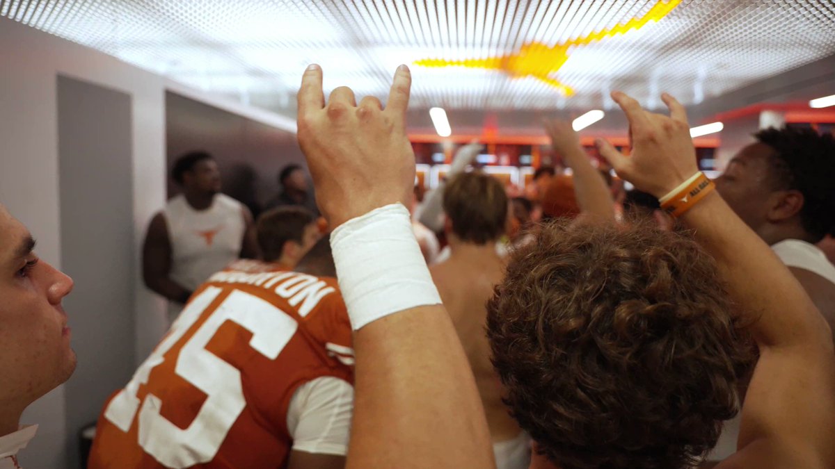 Start the year 3-0? Sing Texas Fight! 🤘🤘