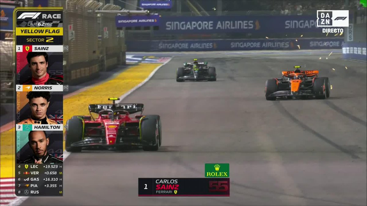 ¡CARLOS SAINZ DESAFÍA A LA HISTORIA Y GANA EN SINGAPUR! 🏆👏👏👏 Para romper la dictadura de Red Bull. Para darle una victoria increíble a Ferrari. Para hacer feliz a toda España 🇪🇸❤️ ERES MUY GRANDE, Carlos Sainz #SingapurDAZNF1 🇸🇬