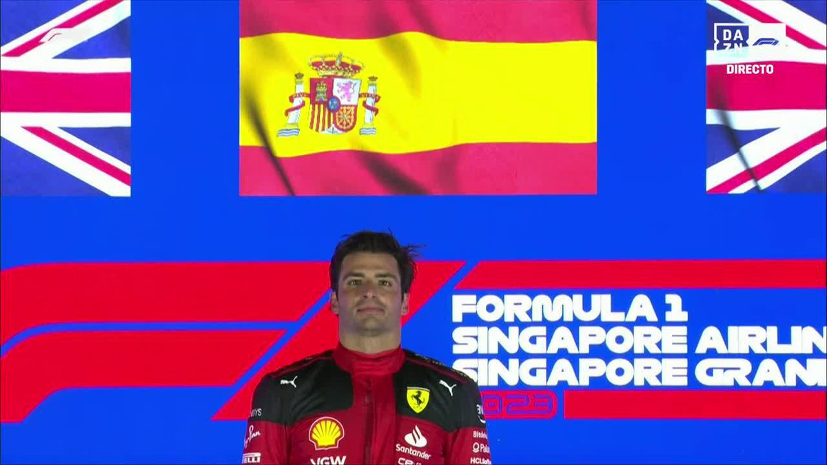 Vuelve a sonar el himno de España en el Gran Premio de Singapur. ¡Enhorabuena Carlos Sainz 🌶por hacer grande a España también en la Fórmula 1! 🏎🇪🇸