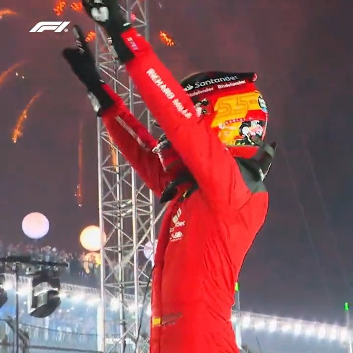 Party time 🥳 #SingaporeGP Carlos Sainz