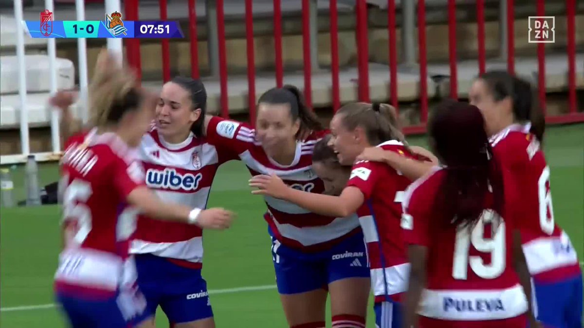 La felicidad total del Granada CF Femenino, la felicidad del primer gol en la vuelta a la Liga F por obra de Andrea Gómez ❤️🤍 #LigaFEnDAZN ⚽