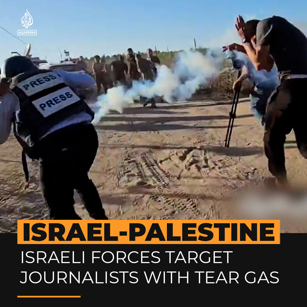 Palestinian journalists fled tear gas from Israeli forces while covering Gaza border protests over violence towards worshippers near Al Aqsa mosque compound ⤵️