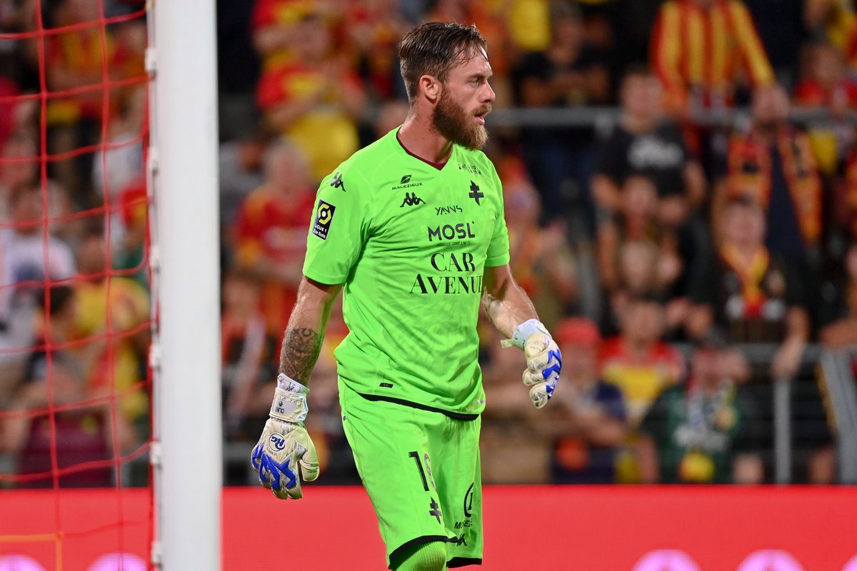 🧤 Si ce week-end, ton gardien MPG & MPP ⚽️ se prénommait Oukidja Alexandre 🇩🇿, alors tu dois regarder cette compil'... 👀 👕 FC Metz ☨ #RCLFCM (0-1)
