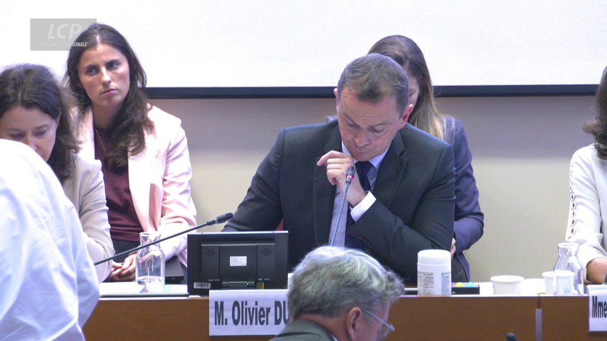 "Parmi les allocataires du RSA, certains sont violemment abimés par la vie, et confrontés à des problématiques de santé mentale", note Olivier Dussopt. Il juge nécessaire de s'interroger sur leur maintien dans un dispositif qui renvoie à l'insertion professionnelle. #DirectAN