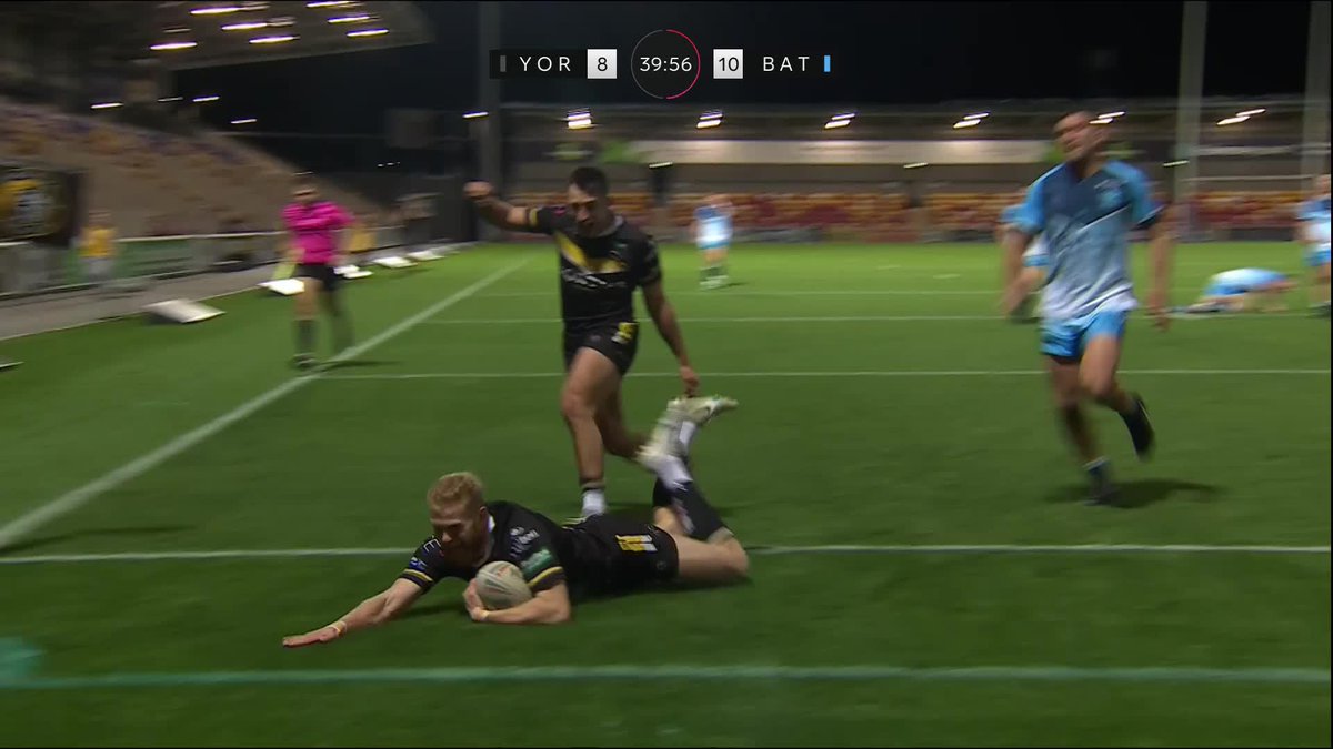 🗣️ “What a pass! What try! What a wonderful try from the York RLFC Knights!” ⚔️ Joe Brown finishes off an amazing York try to give them the lead at the break…