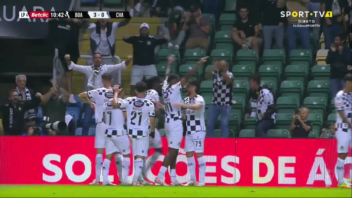 WOW! Róbert Boženík met een heerlijk doelpunt voor Boavista FC. 😳