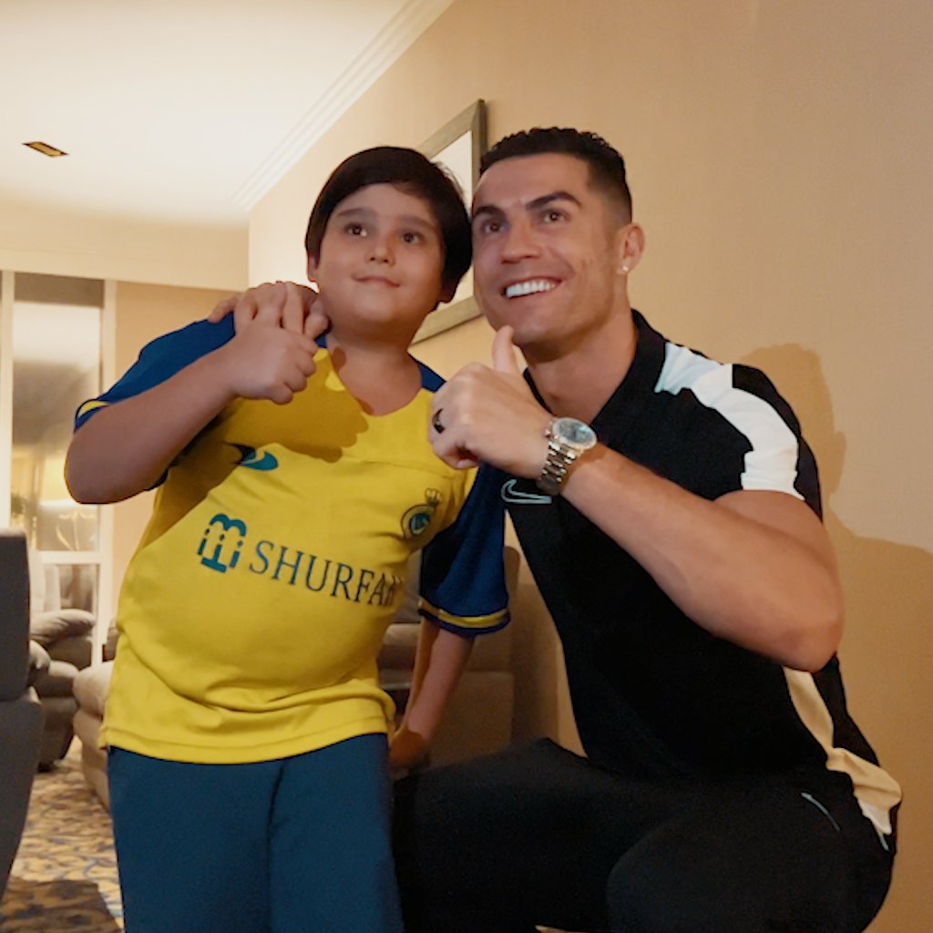 كـرة القـدم ليست مجرد لعبة هي أكبر من ذلك بكثيــر 💛 #النصر السعودي و نجمه رونالدو يجسدان ذلك 🇸🇦