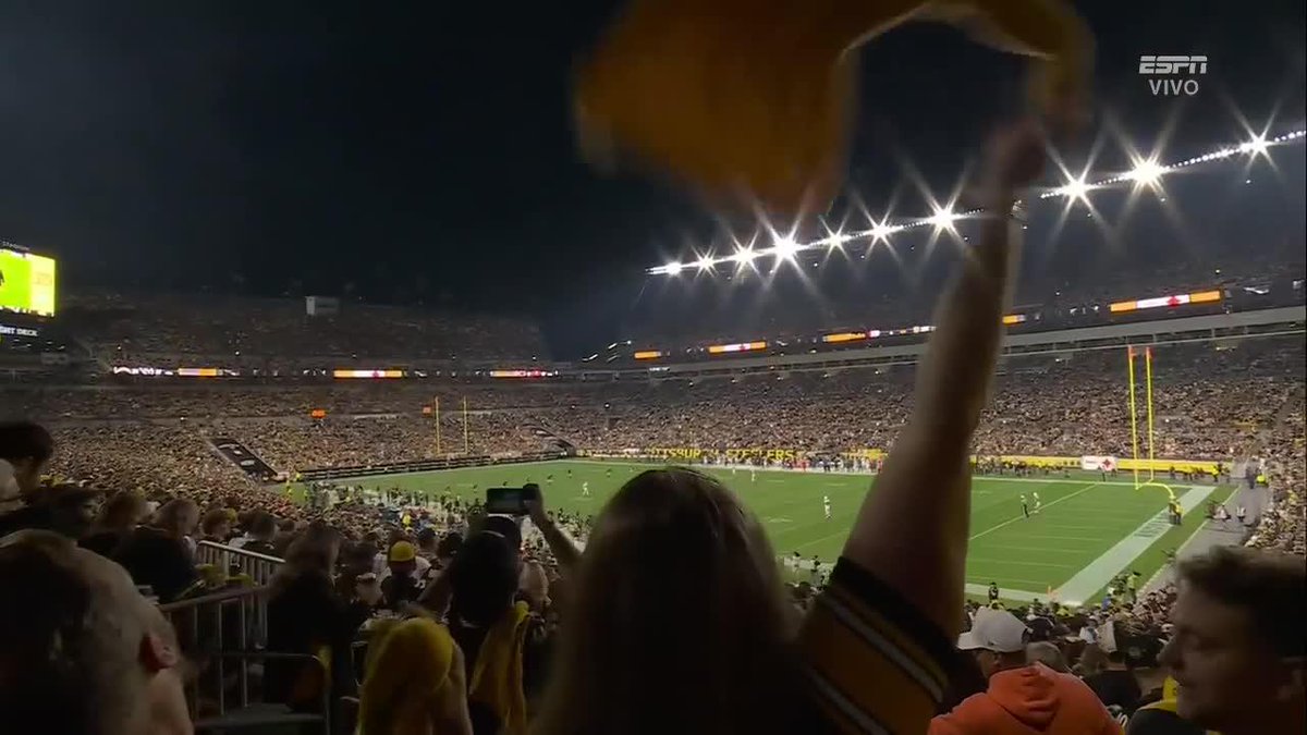 ¡MEJOR INICIO IMPOSIBLE! 😎 TD de los Steelers tras interceptar el pase de Deshaun Watson en la primera jugada del MNF 🏈 🔥 📺 EN VIVO x #ESPNenStarPlus