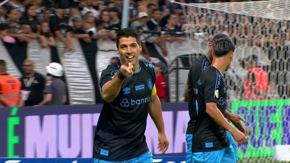 ¡¡GOLAZO URUGUAYO Y PARTIDO TOP EN BRASIL!! Lucho Suárez recibió de Mathías Villasanti y marcó DE PRIMERA para el ¡4-3! de Gremio como visitante vs. Corinthians. ES UN SHOW. 📺 Mirá el #Brasileirao por #StarPlusLA