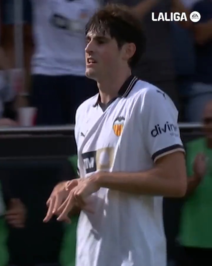 Es un 𝐝𝐢𝐚𝐦𝐚𝐧𝐭𝐞. 💎 🌟 Javi Guerra 🦇 Valencia CF 🦇 #LALIGAEASPORTS | #LALIGAHighlights #ValenciaAtleti