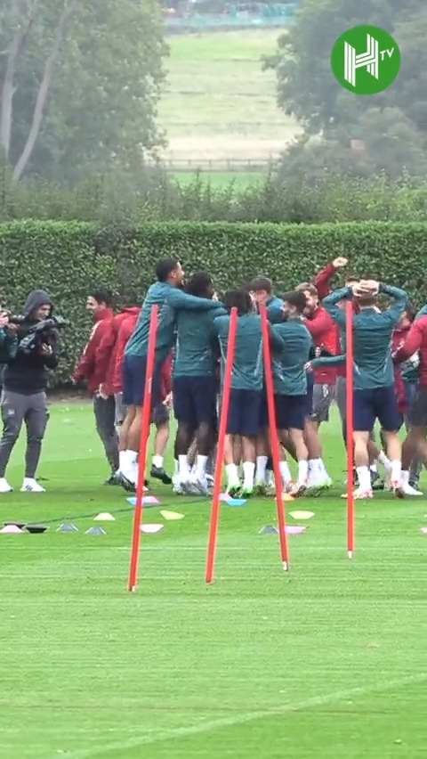 Some fun &amp; games in Arsenal training today. 😂❤️ 🎥 Hayters TV