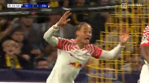 𝐆𝐄𝐄𝐍 𝐏𝐄𝐍𝐀𝐋𝐓𝐘!? 🤷‍♂️ Xavi Simons wordt neergehaald maar krijgt geen strafschop mee... 👀 Wat vind jij? 🕵️ #ZiggoSport #UCL #YBRBL