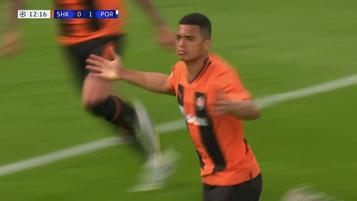 Primer gol de Kevin Kelsy 🇻🇪 en Champions League con apenas 19 años. Lo celebra todo el fútbol venezolano.