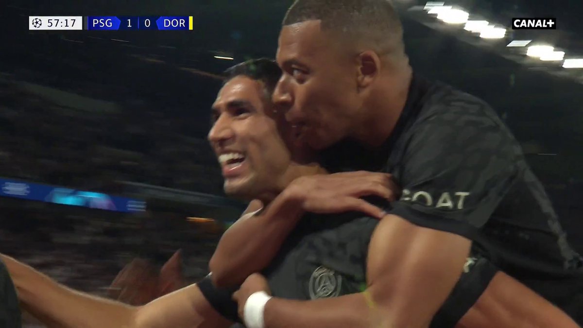 Le double une-deux entre Vitinha et Hakimi. 🤩 Le Marocain finit avec un crochet DÉVASTATEUR. 😱🇲🇦 🎥 CANAL+ Foot