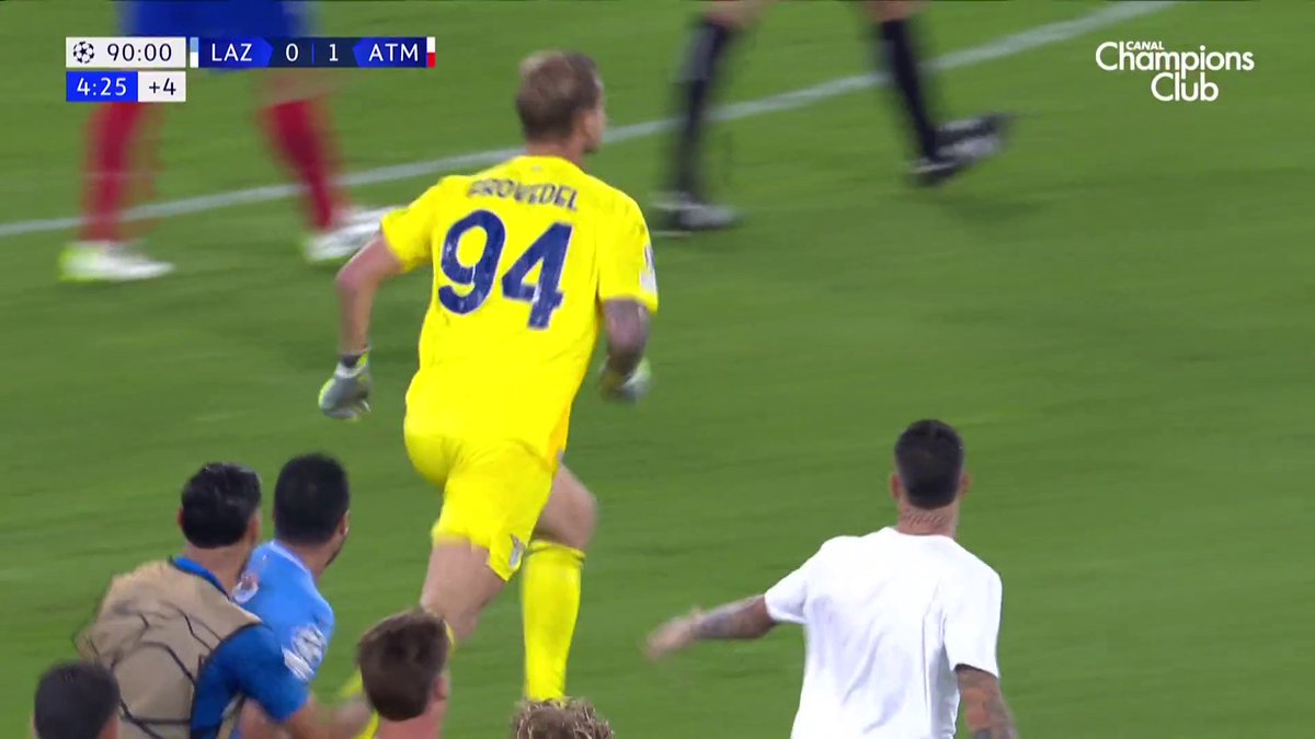 Quand le gardien de la Lazio, Ivan Provedel, marque au bout du temps additionnel. 🤯🧤⚽️ 🎥 CANAL+ Foot