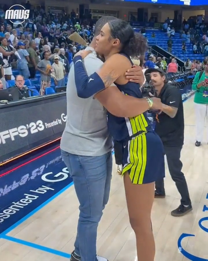 Grant Williams showing love to Satou Sabally after the Dallas Wings’ win tonight 🙌 (via Dallas Mavericks)