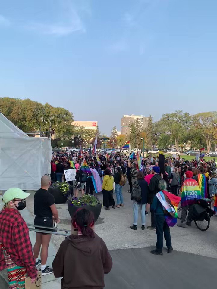 Great show of love and support for 2SLGBTQ+ youth at the MB Leg right now! 🏳️‍🌈🏳️‍⚧️