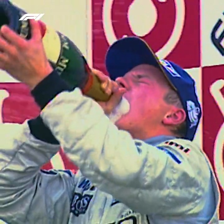 One outstanding comeback drive from Kimi Raikkonen 🤩 The Iceman at his brilliant best 🧊 #F1 #JapaneseGP